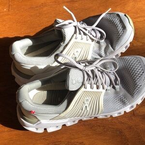 On Clouds size 8 Light Gray and Cream Sneakers